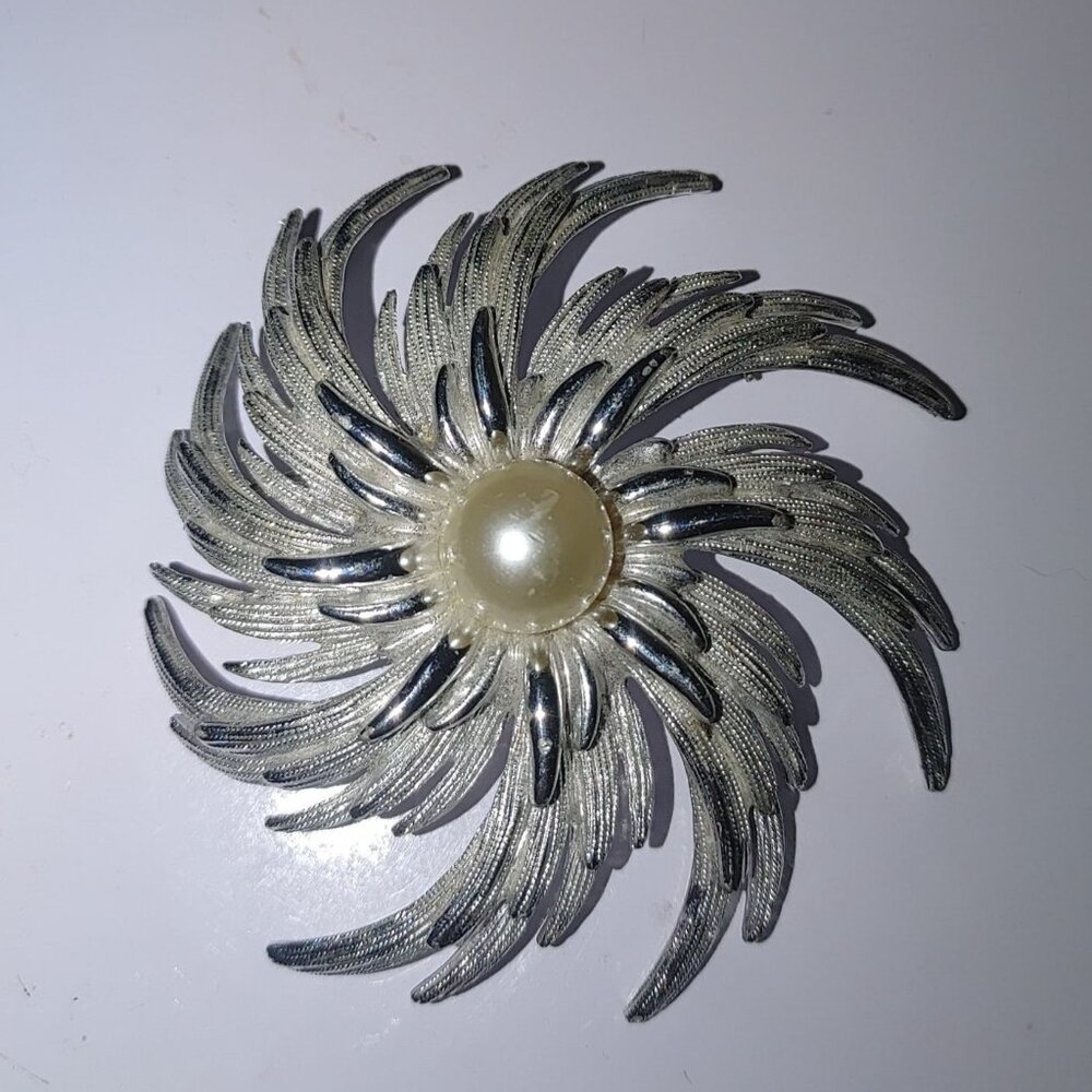 Vintage Sarah Cov Silver Tone Swirl Brooch Faux Pearl Center Elegant MCM Pin